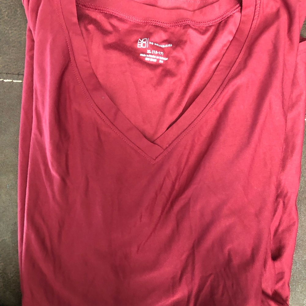 Burgundy women’s tee
